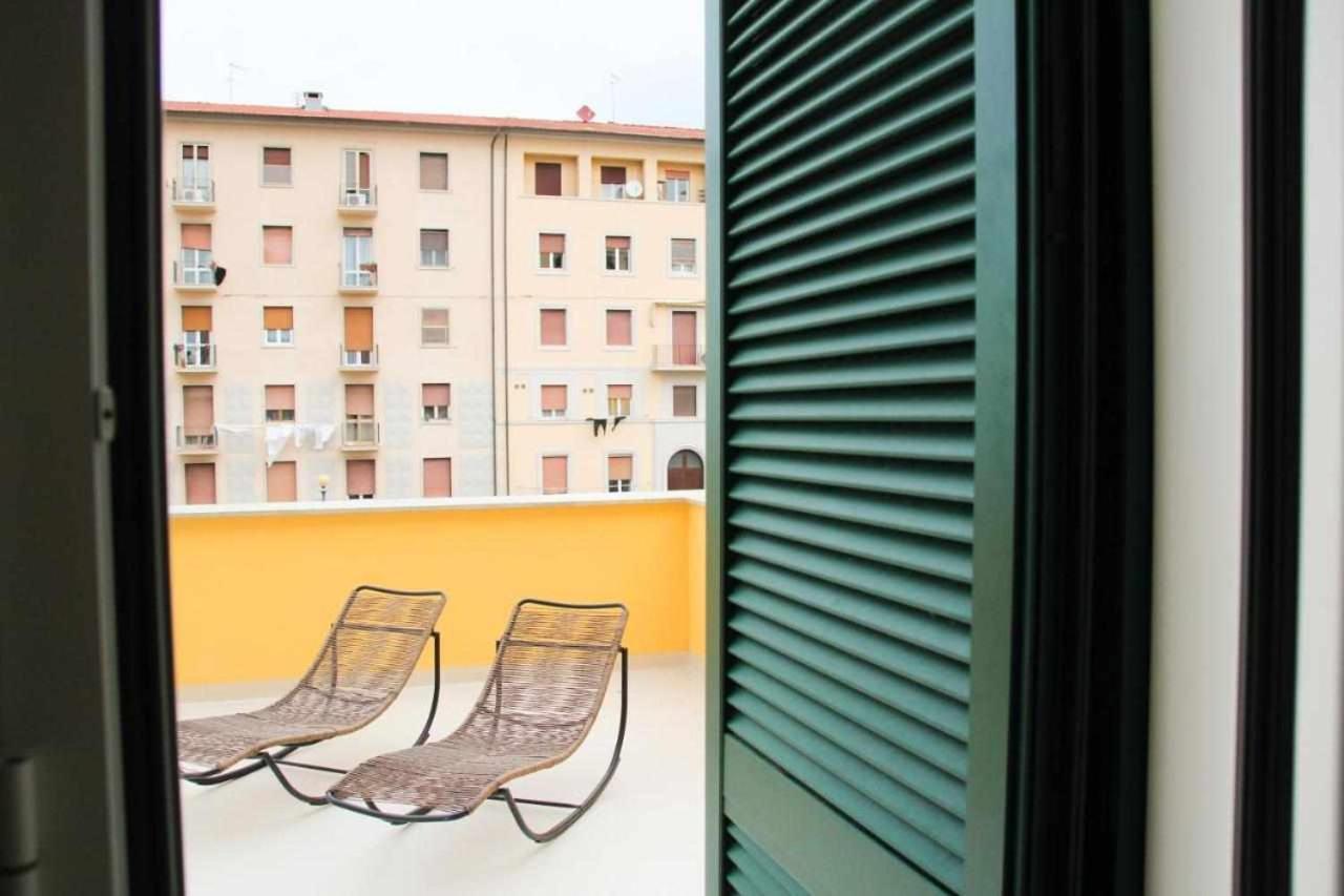 Waterfront Balcony I Grani 1 Resort Style Suite Livorno Exteriér fotografie