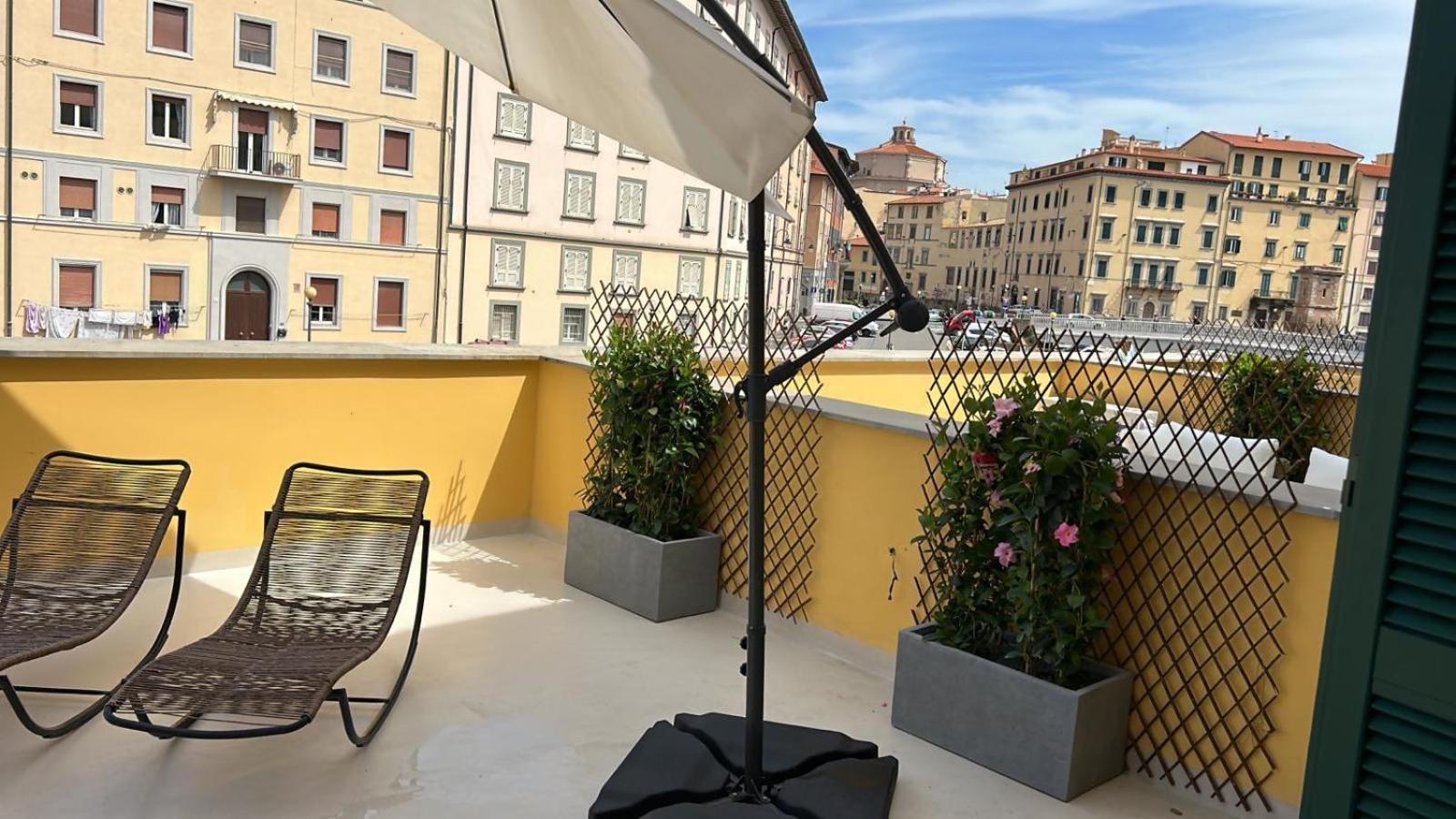 Waterfront Balcony I Grani 1 Resort Style Suite Livorno Exteriér fotografie